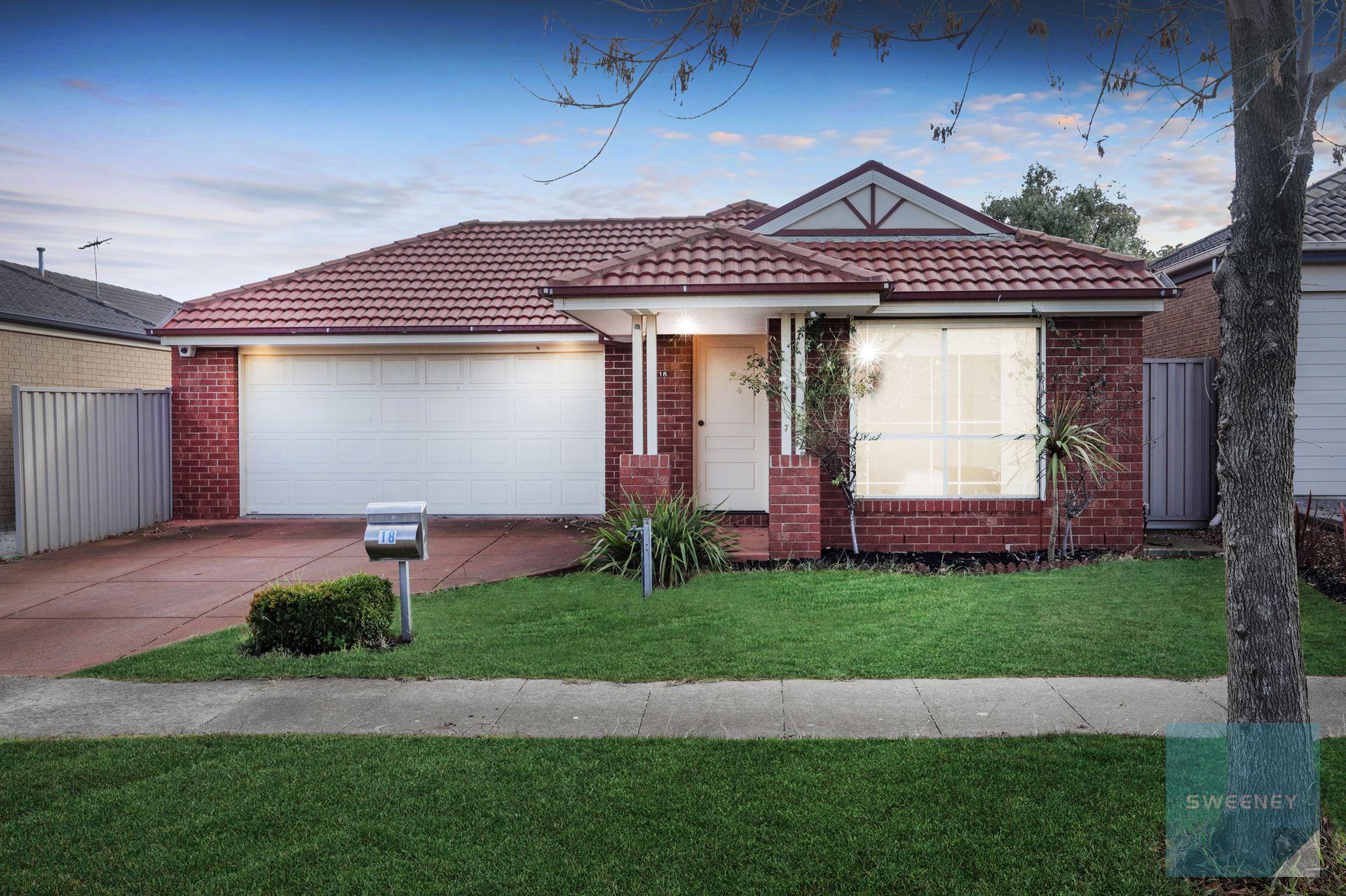 18 Holcolme Street, Caroline Springs - Thumbnail 2