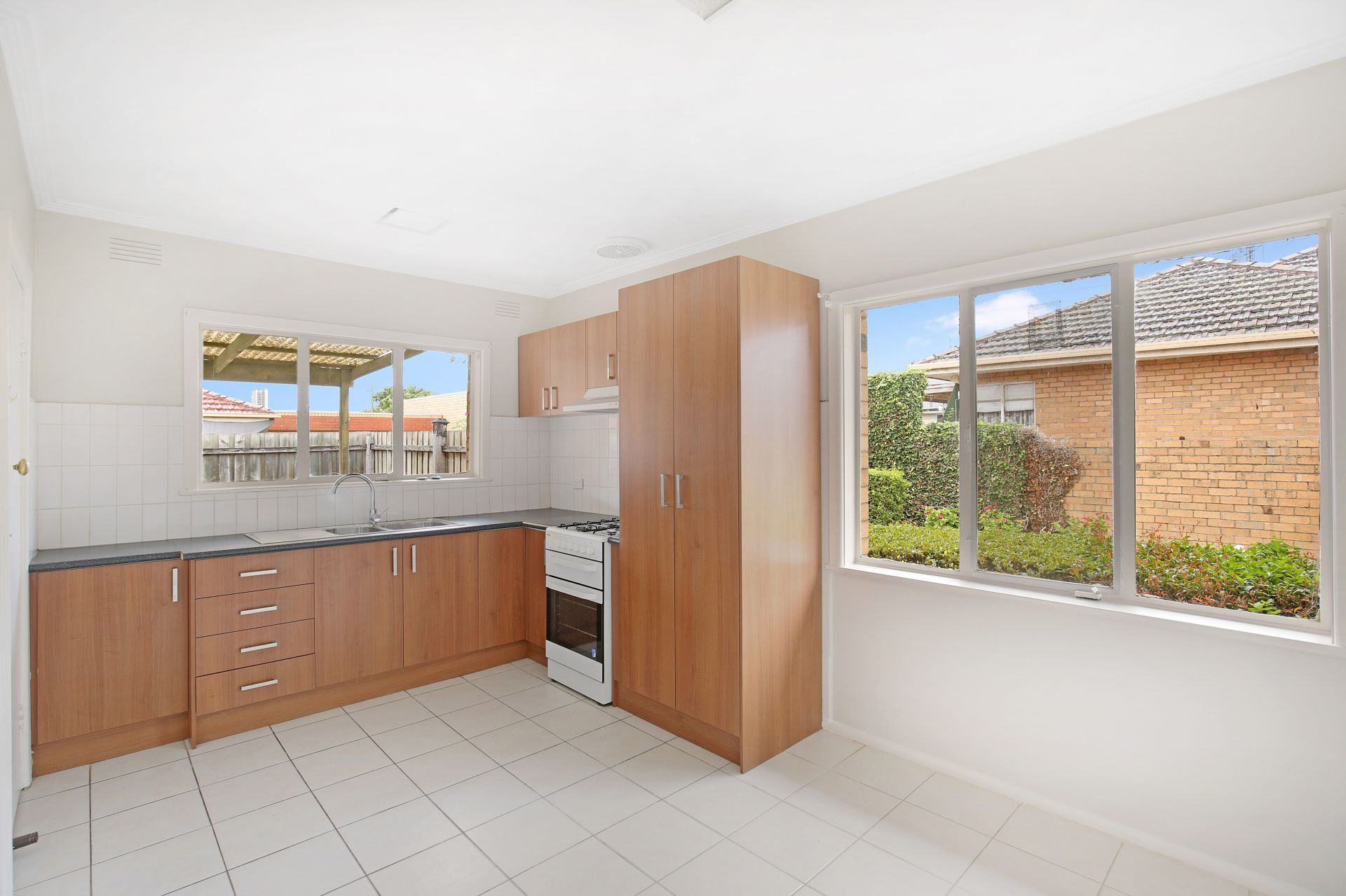LIGHT AND BRIGHT FAMILY HOME!