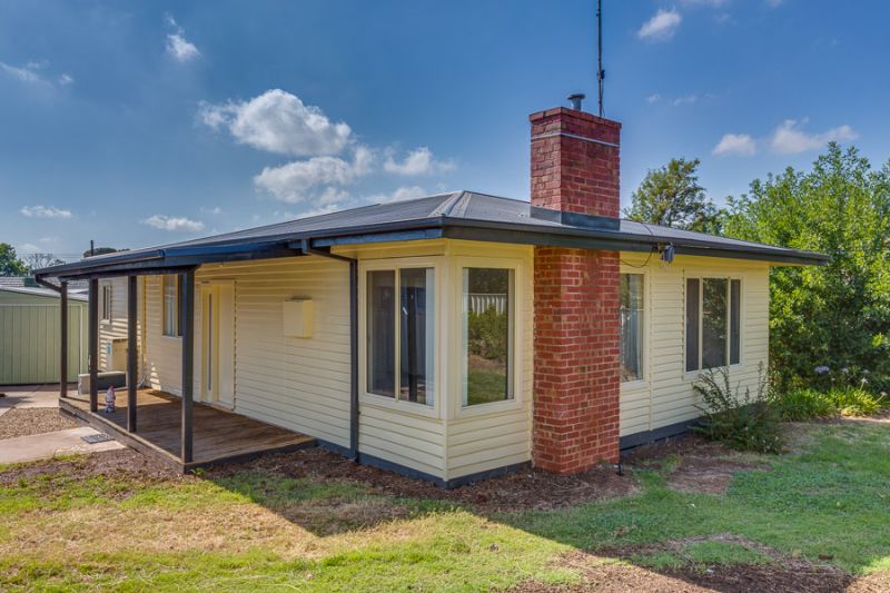 14 Queens Crescent, Bacchus Marsh - Thumbnail 2