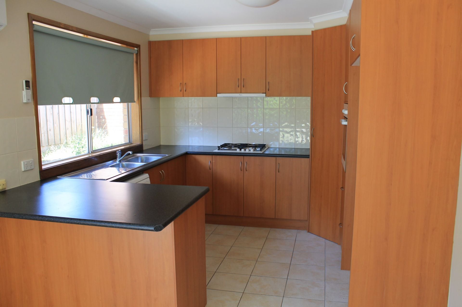 CENTRAL TO EPPING PLAZA AND THE STABLES SHOPPING CENTER!