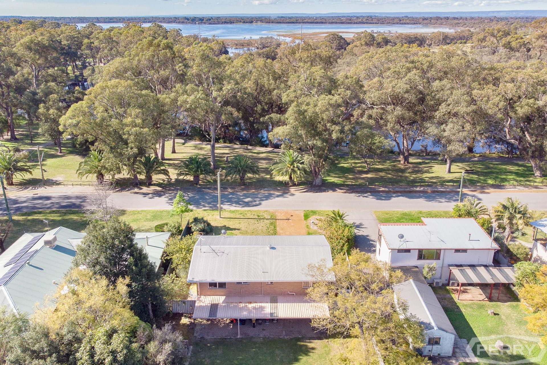 16 Redcliffe Road, Greenfields H.& N. PERRY