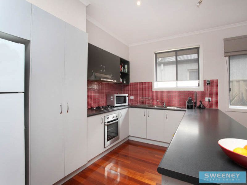 33 The Avenue, Caroline Springs - Thumbnail 3