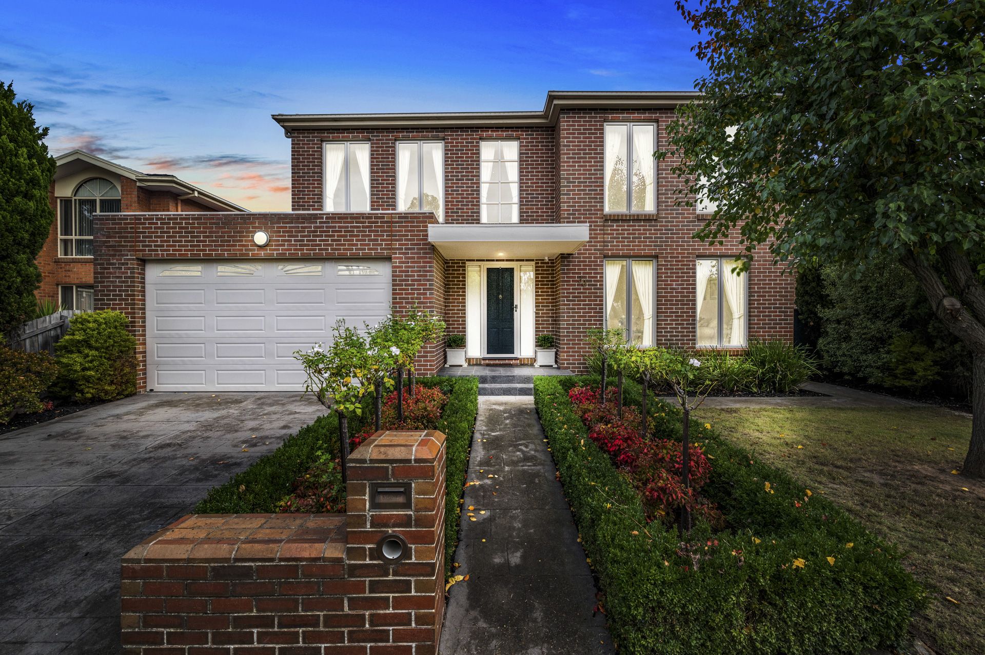 IMPRESSIVE FAMILY HOME WITH PRICELESS VIEWS