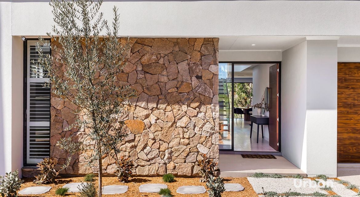 Colebee 1 Woodhall Close