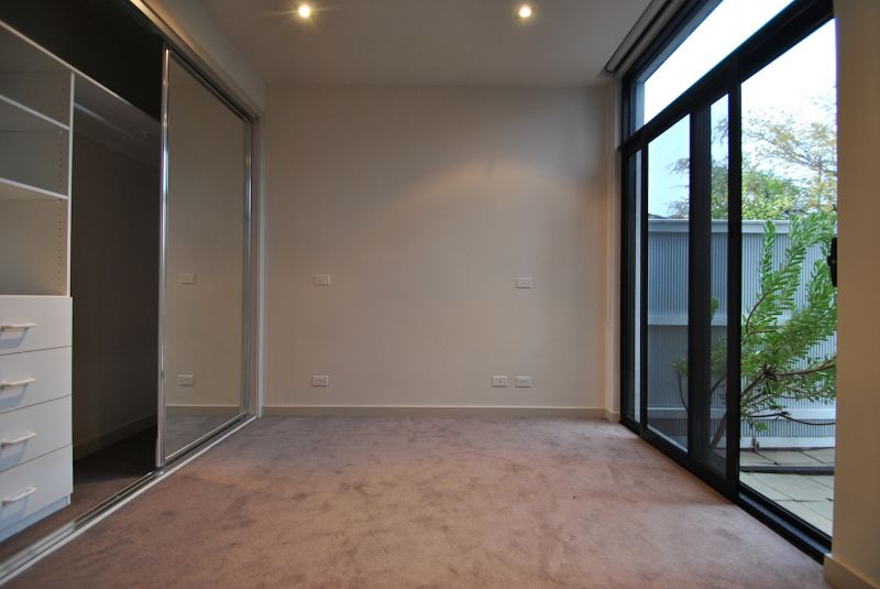 22 Woodstock Street, St Kilda East - Thumbnail 8