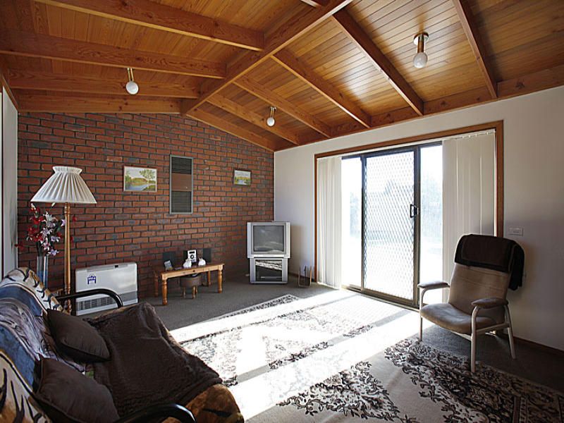 1 Alma Doepel Drive, Altona Meadows - Thumbnail 6
