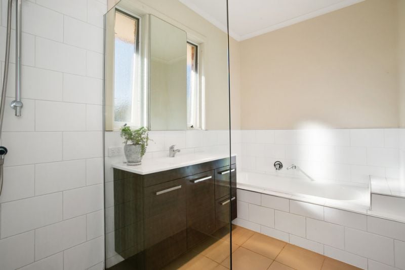 10 Douglas Avenue, Box Hill South - Thumbnail 8