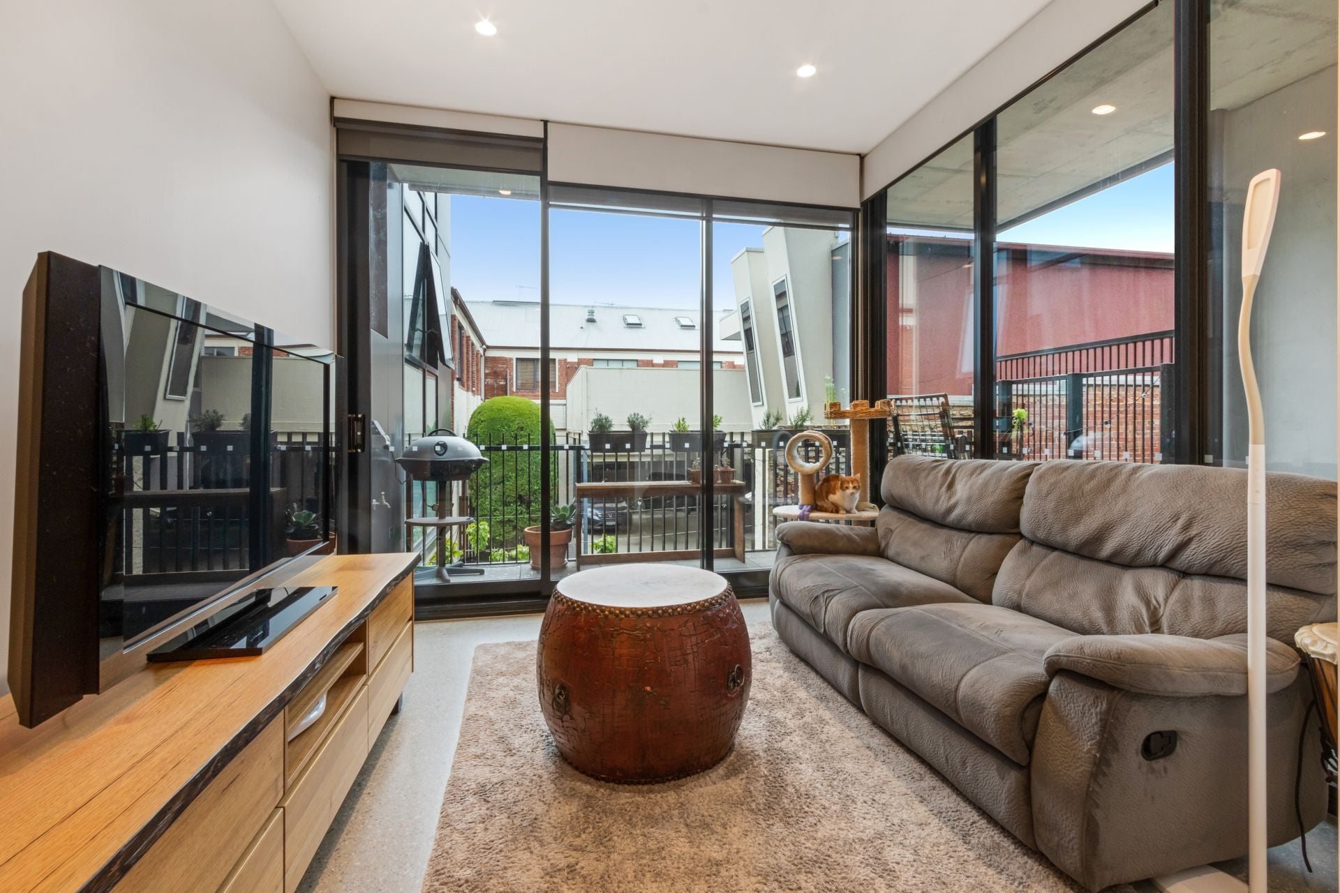 BOUTIQUE LIVING - SPACIOUS ONE BEDROOM