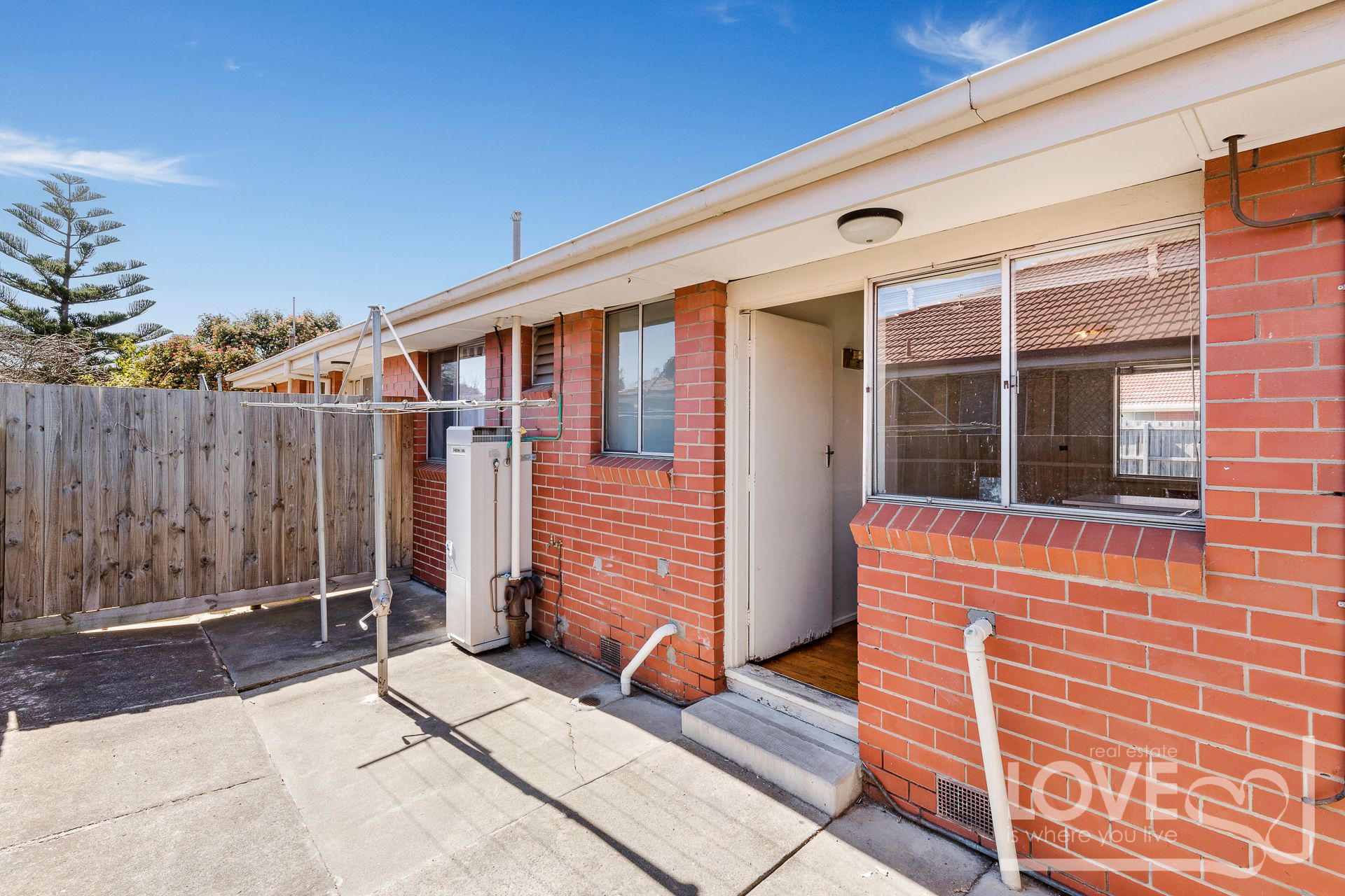 Affordable 2 Bedroom Unit with Courtyard