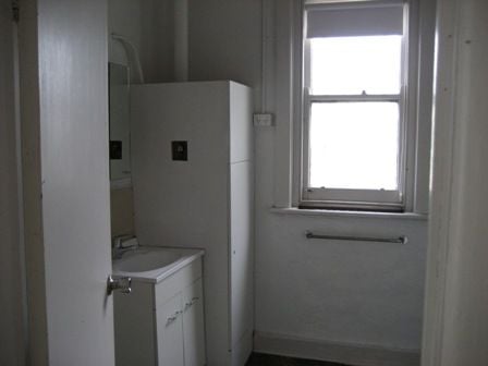 Neat, Tidy & Superbly Located!