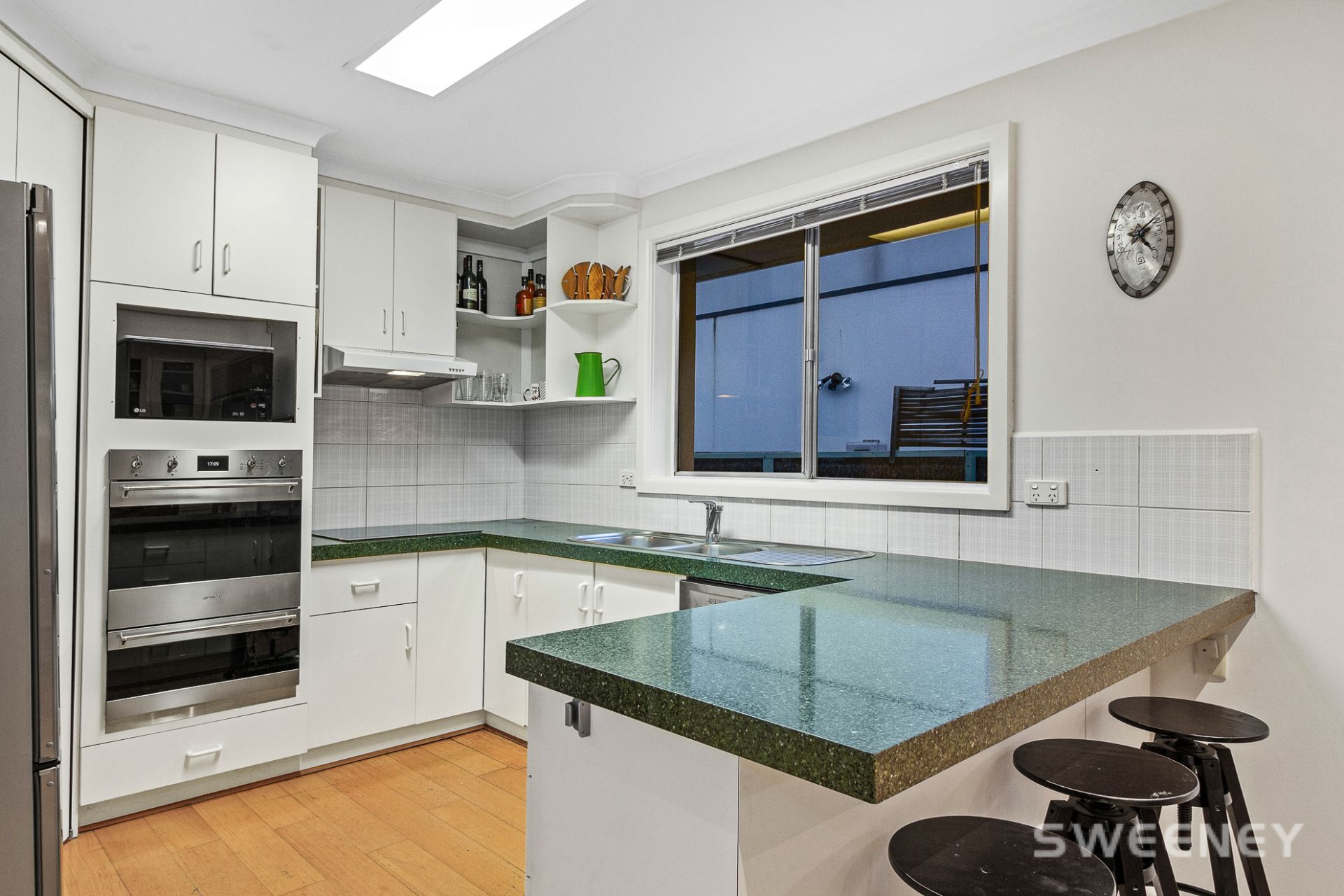 30 Myrtle Grove, Altona - Thumbnail 3