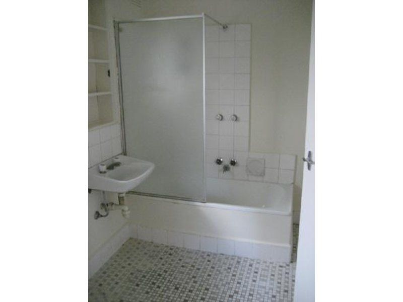 Neat & Tidy One Bedroom Apartment In Good Location