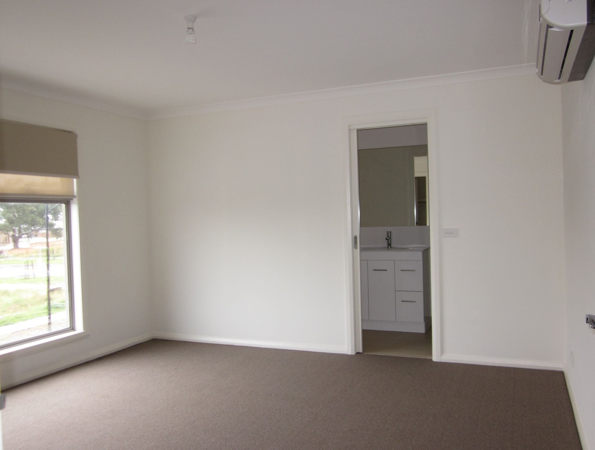 STUNNING & SPACIOUS TOWNHOUSE    *Insp Sat 25th Jul @ 10:20am*