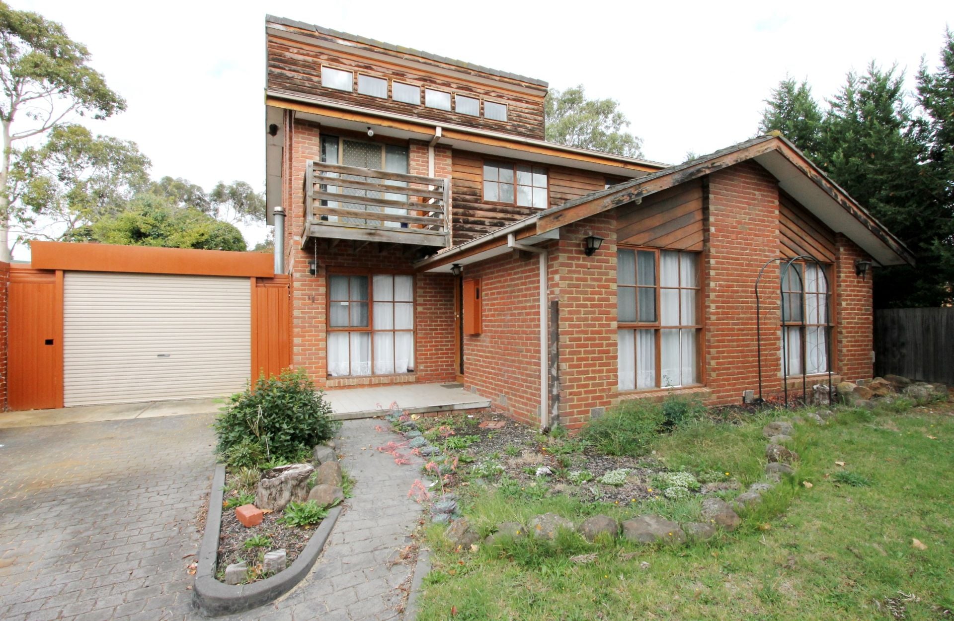 5 BEDROOMS + STUDY DOUBLE STOREY FAMILY HOME