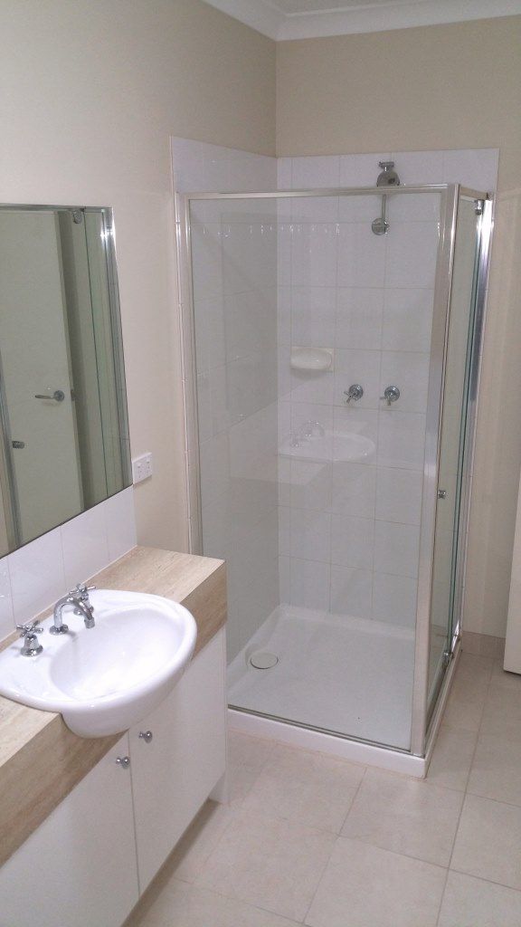 MODERN 3 BEDROOM HOME IN AURORA ESTATE..