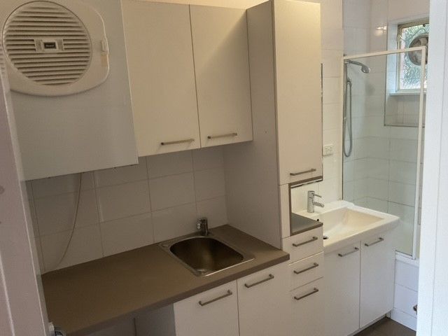 **LIGHT FILLED APARTMENT**
