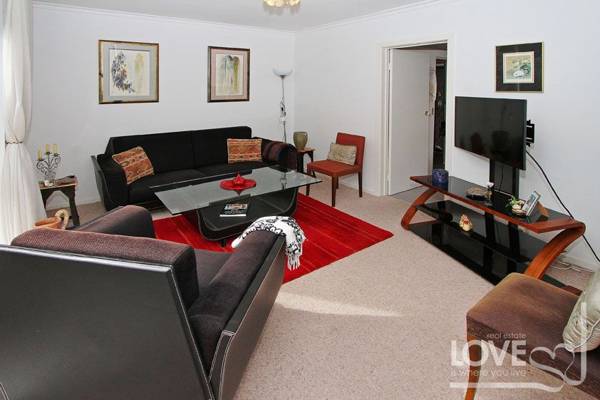 IMMACULATELY PRESENTED WITH THREE BEDROOMS