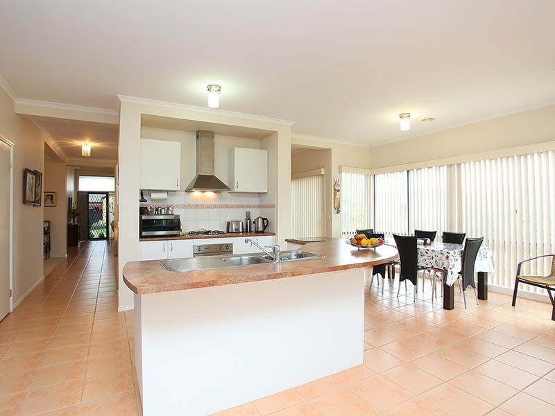 1 Finstall Close, Caroline Springs - Thumbnail 3