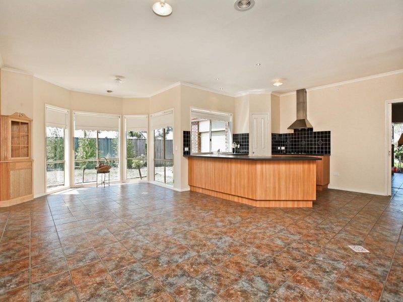 25 Highwood Drive, Hillside - Thumbnail 4
