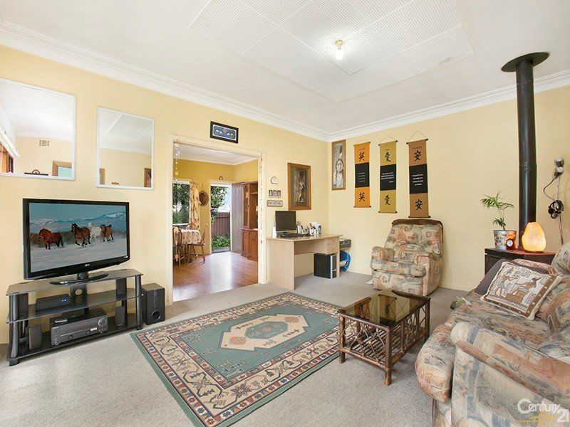 2 Hunter Street, HEATHCOTE, Heathcote - Thumbnail 3