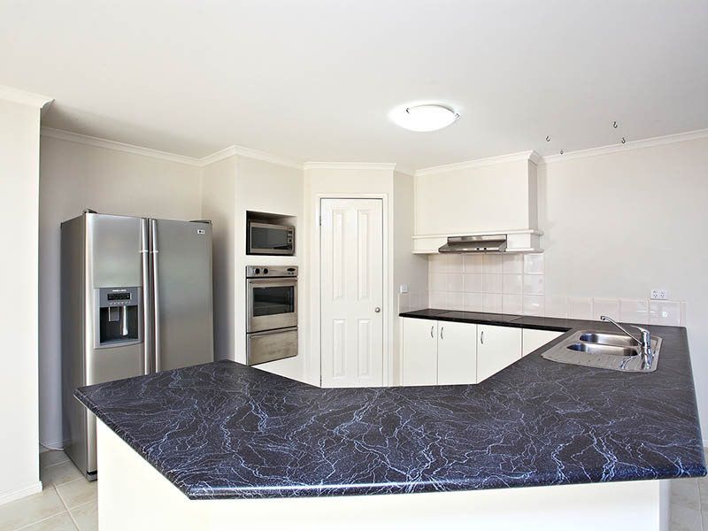 17 Barlow Close, Caroline Springs - Thumbnail 3