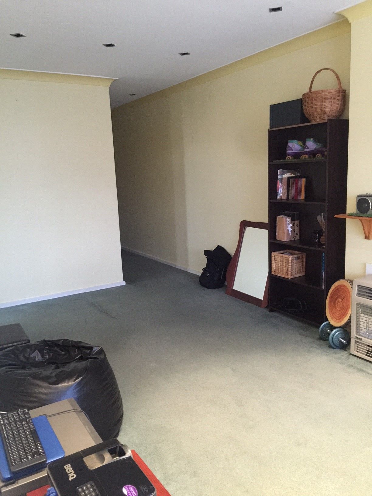 COMFORTABLE AND CONVENIENT REFURBISHED 2 BEDROOM APARTMENT.