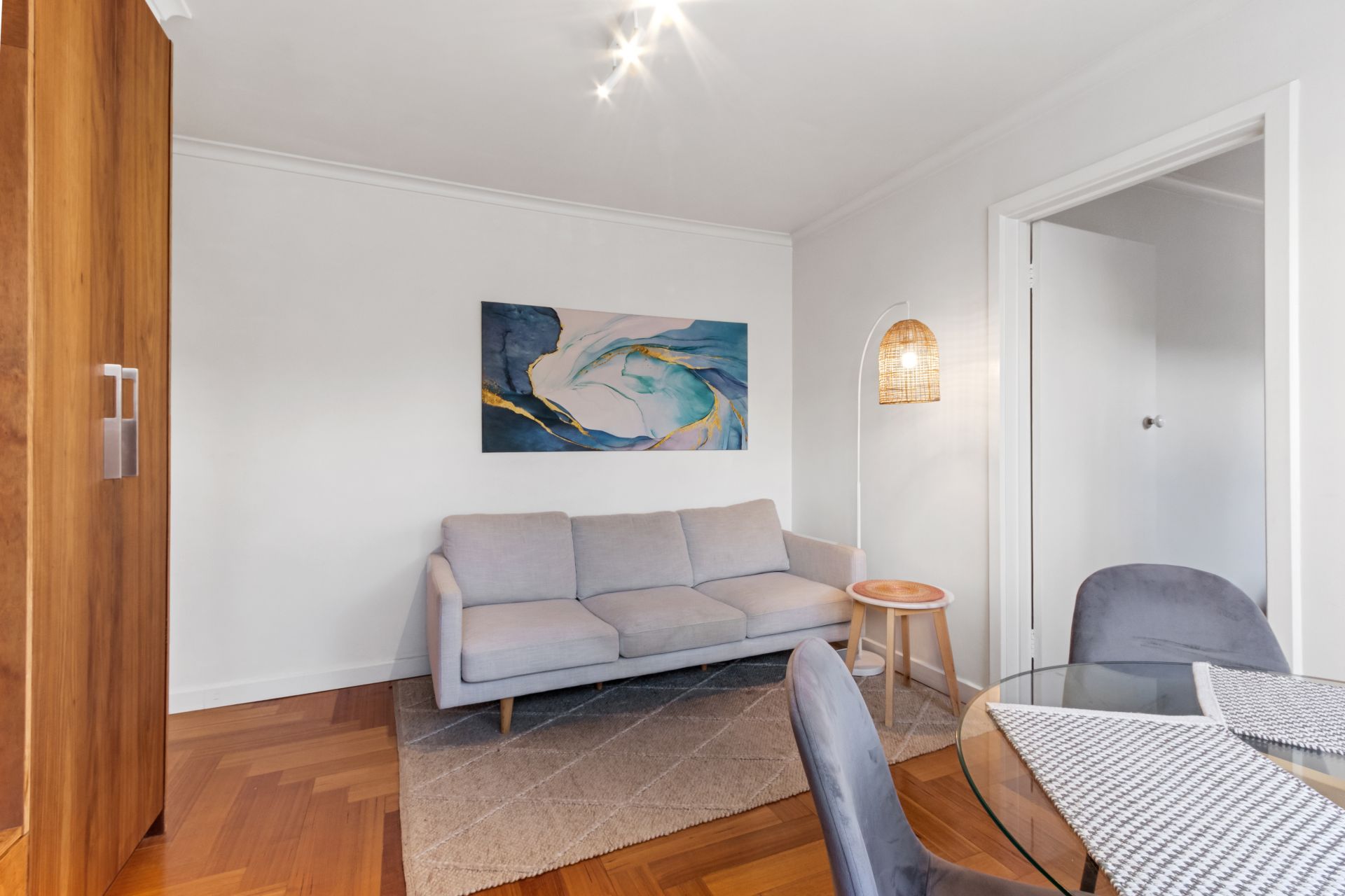 Fully Furnished Beauty !