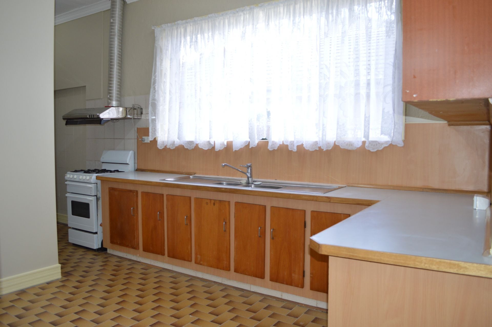SPACIOUS FAMILY HOME IN IDYLLIC RESERVOIR LOCATION  *Insp Wed 27th Jun @ 5:10pm*