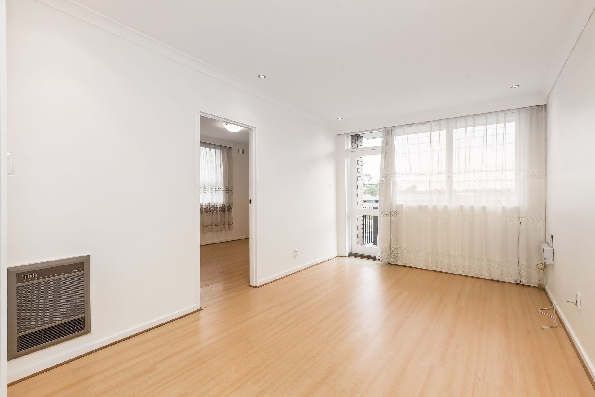 6/37 Somerville Road, Yarraville - Thumbnail 3