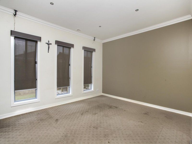 7 Lambertia Loop, Caroline Springs - Thumbnail 5