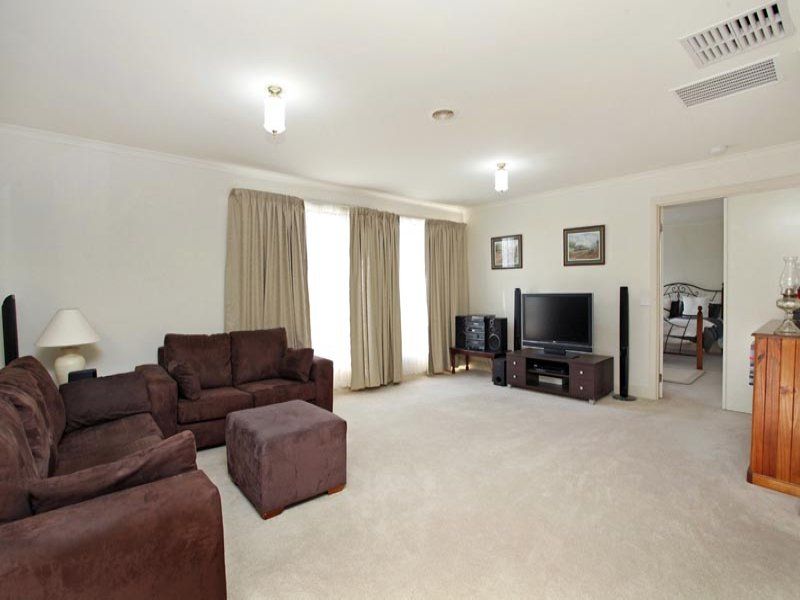 6 Claretown Avenue, Caroline Springs - Thumbnail 8