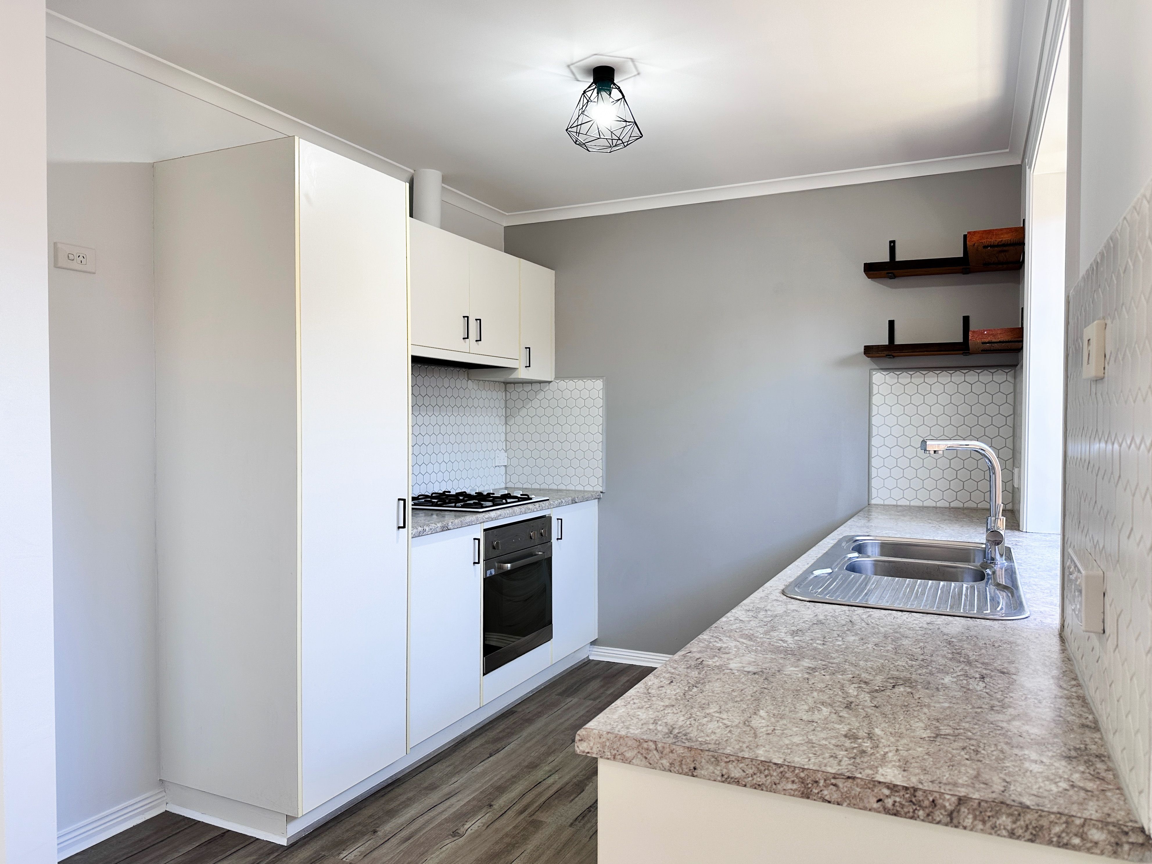2/6 Booth Avenue Morphett Vale 5162
