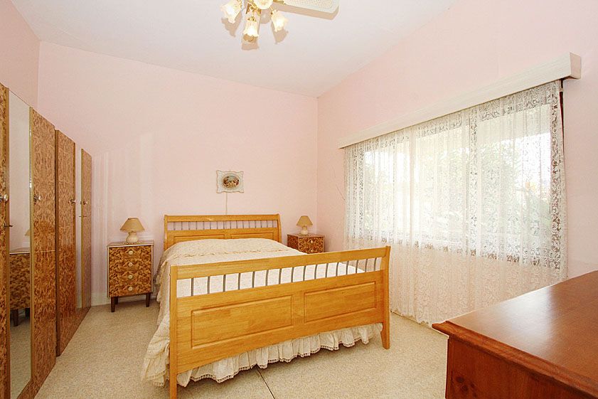 ONE LOCATION, TWO FRONTED, THREE BEDROOMS, & A FOUR CAR GARAGE!