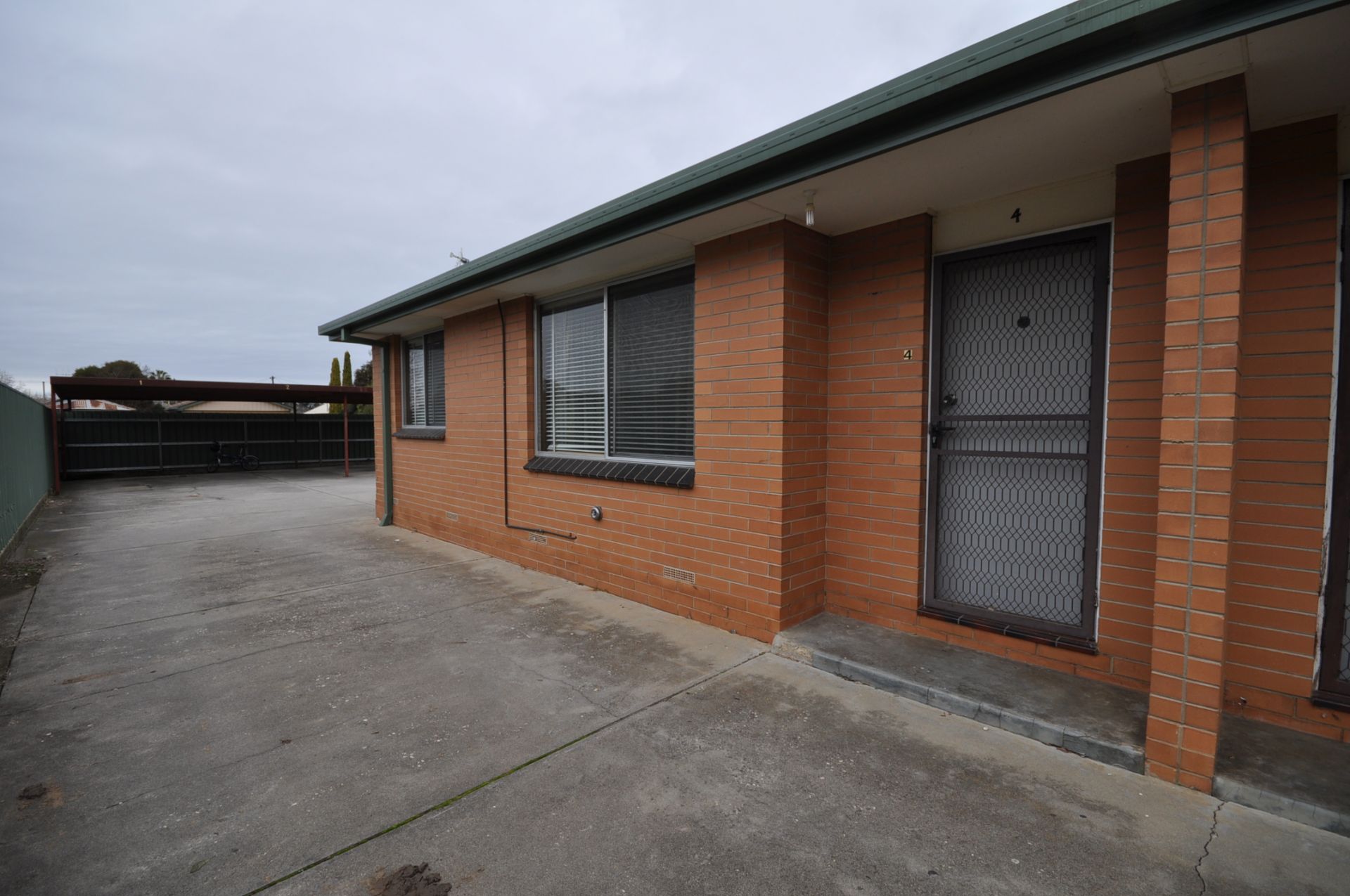 4/1048 Caratel Street, North Albury Kane Real Estate