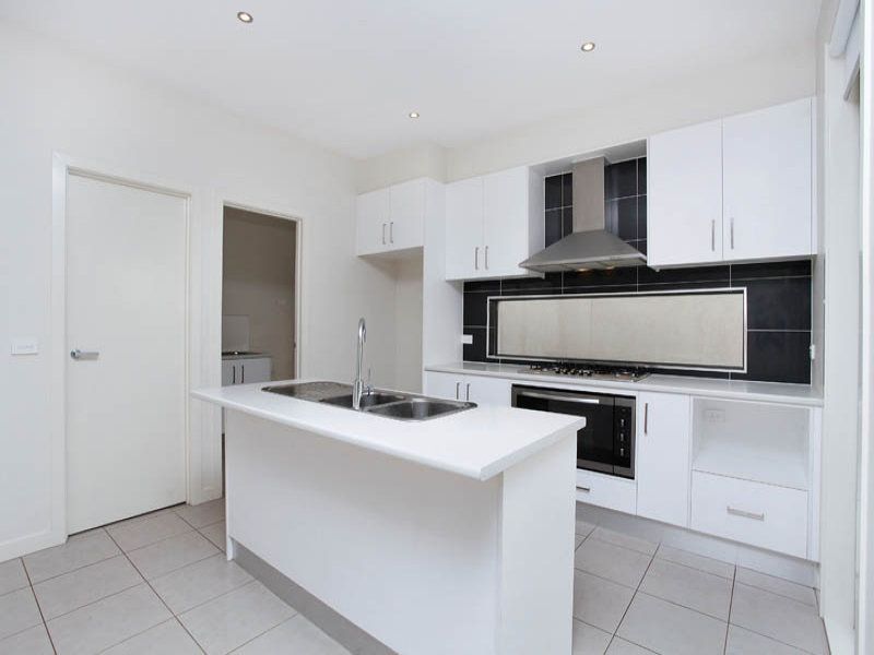 7 Boathouse Drive, Caroline Springs - Thumbnail 3