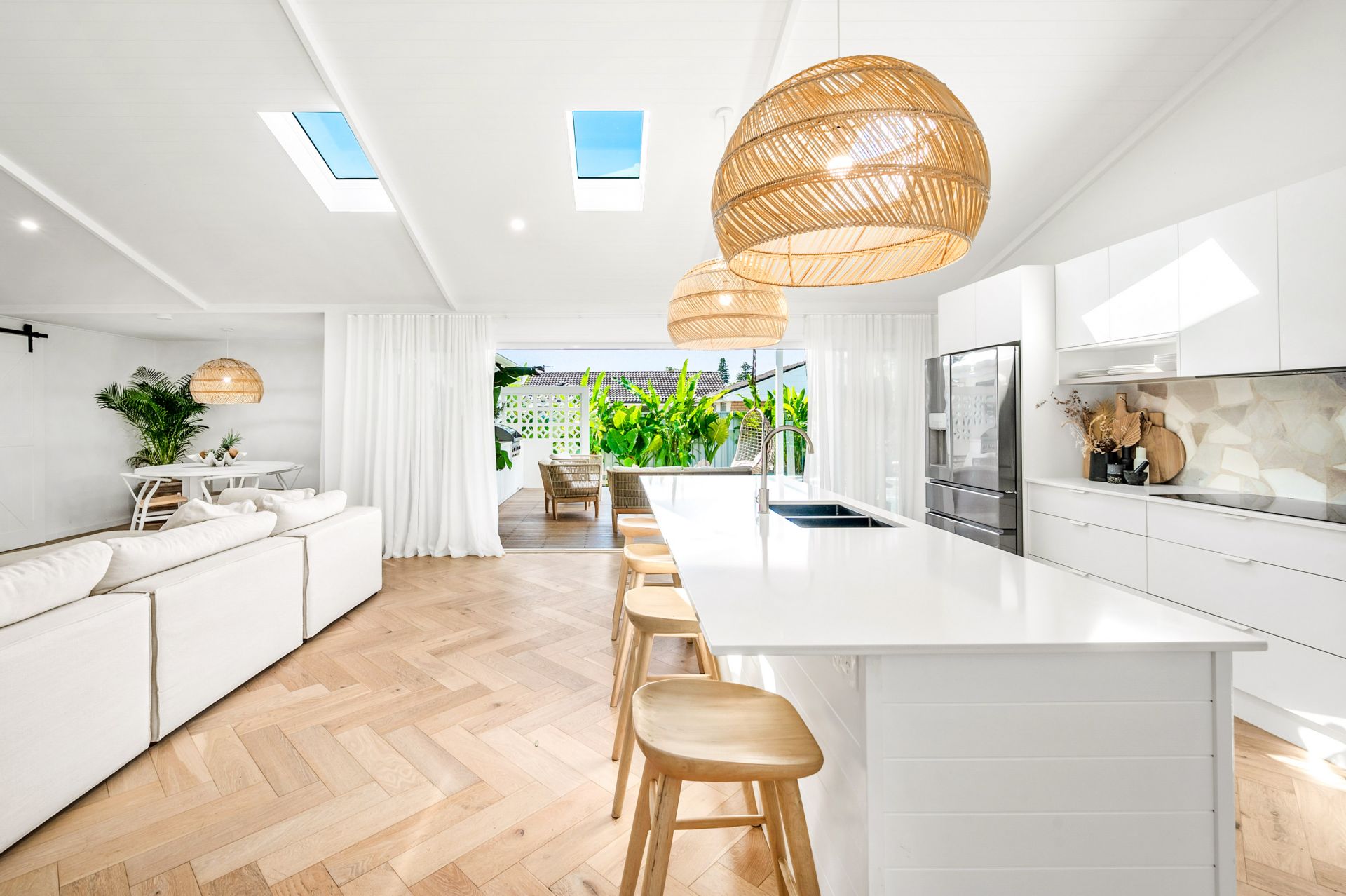 12 Braemar Road, Caves Beach - Thumbnail 4