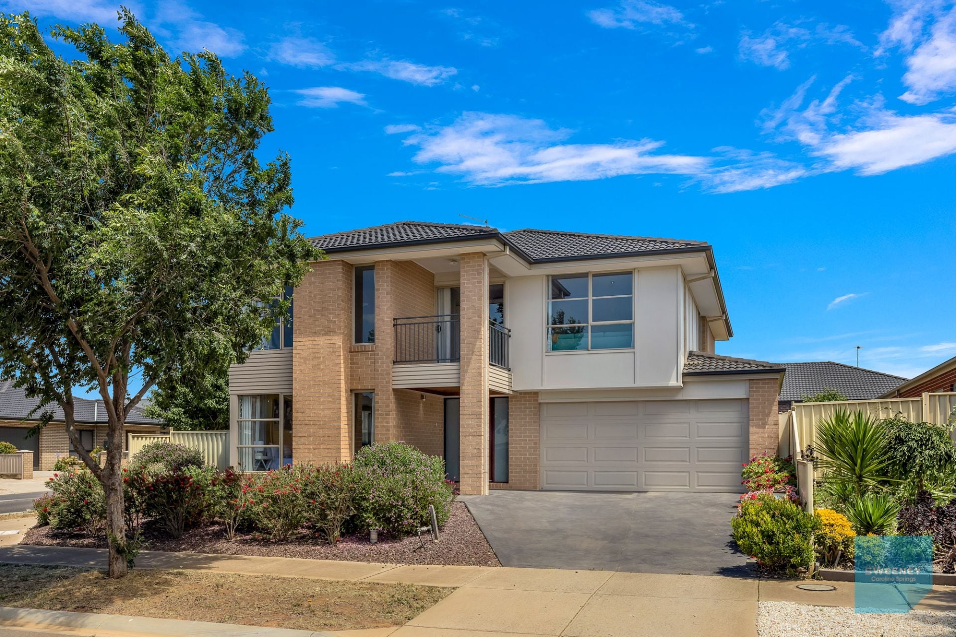 13 Orbis Avenue, Fraser Rise - Thumbnail 2