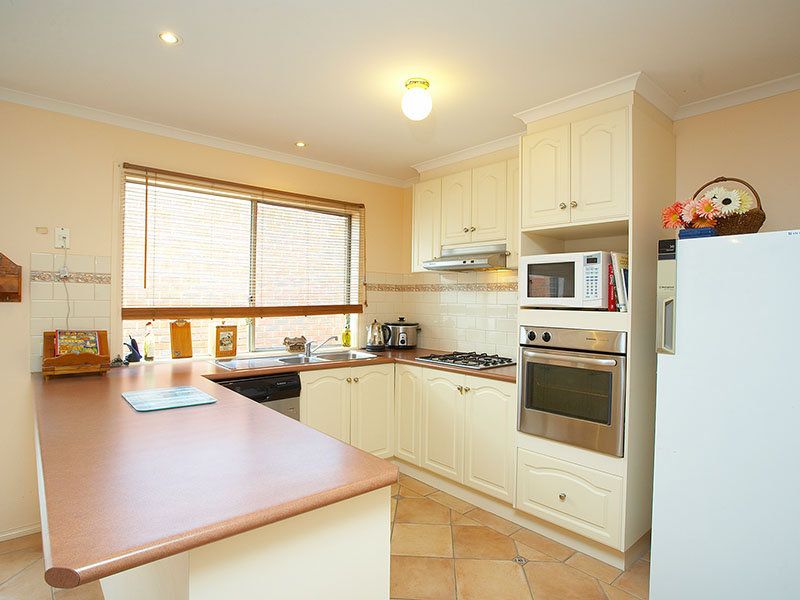 22 Lanaghan Avenue, Caroline Springs - Thumbnail 3
