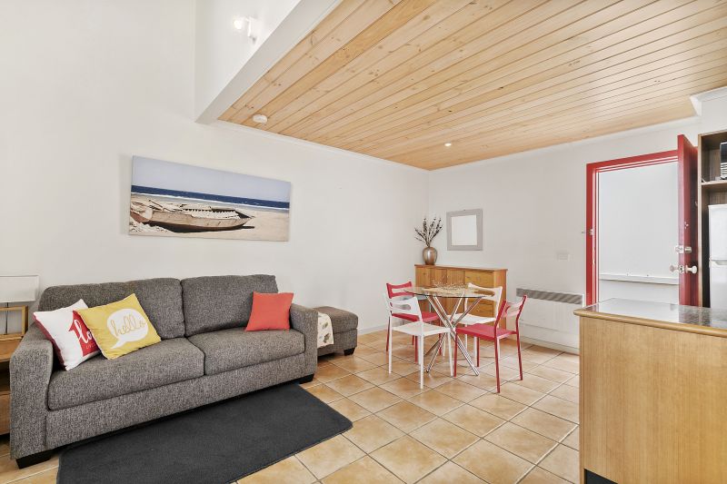 25/22-28 Mountjoy Parade, Lorne, VIC