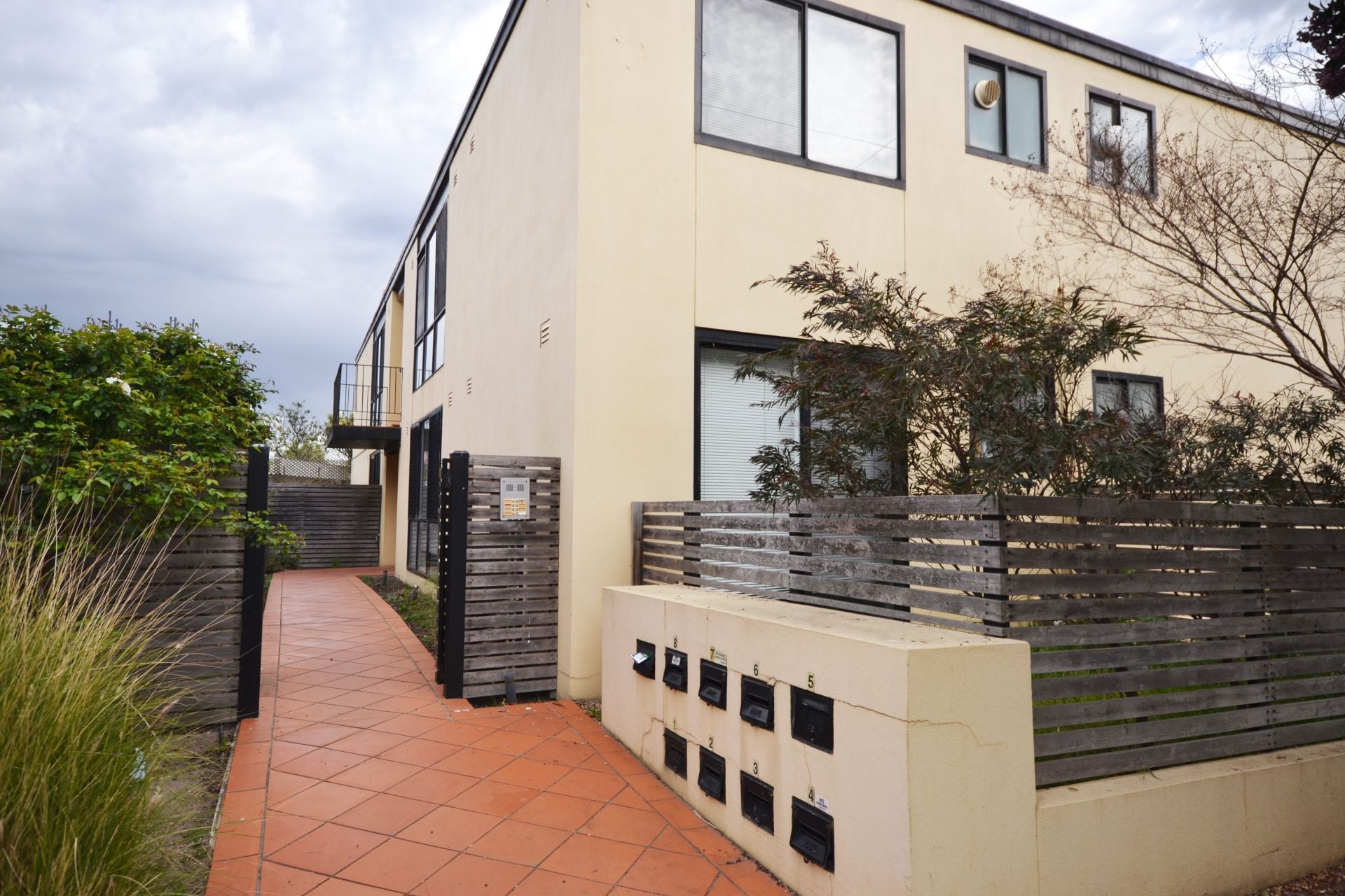 REFURBISHED 1 BEDROOM IN THE PERFECT LOCATION