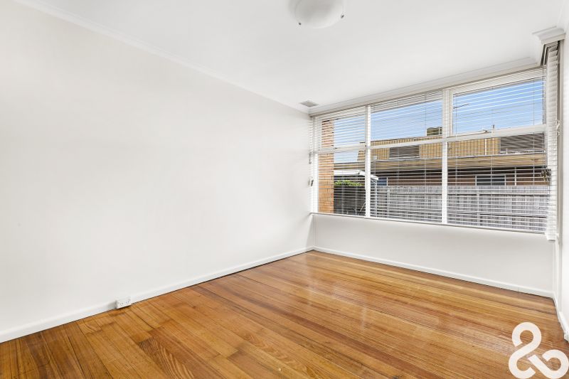 8/71 Pine Street, Reservoir