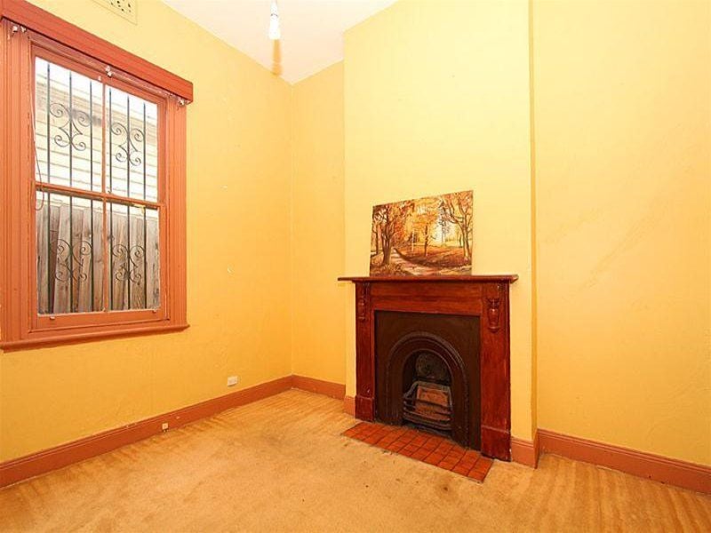 Close to Brunswick Street Shops, Cafes, Transport & CBD!