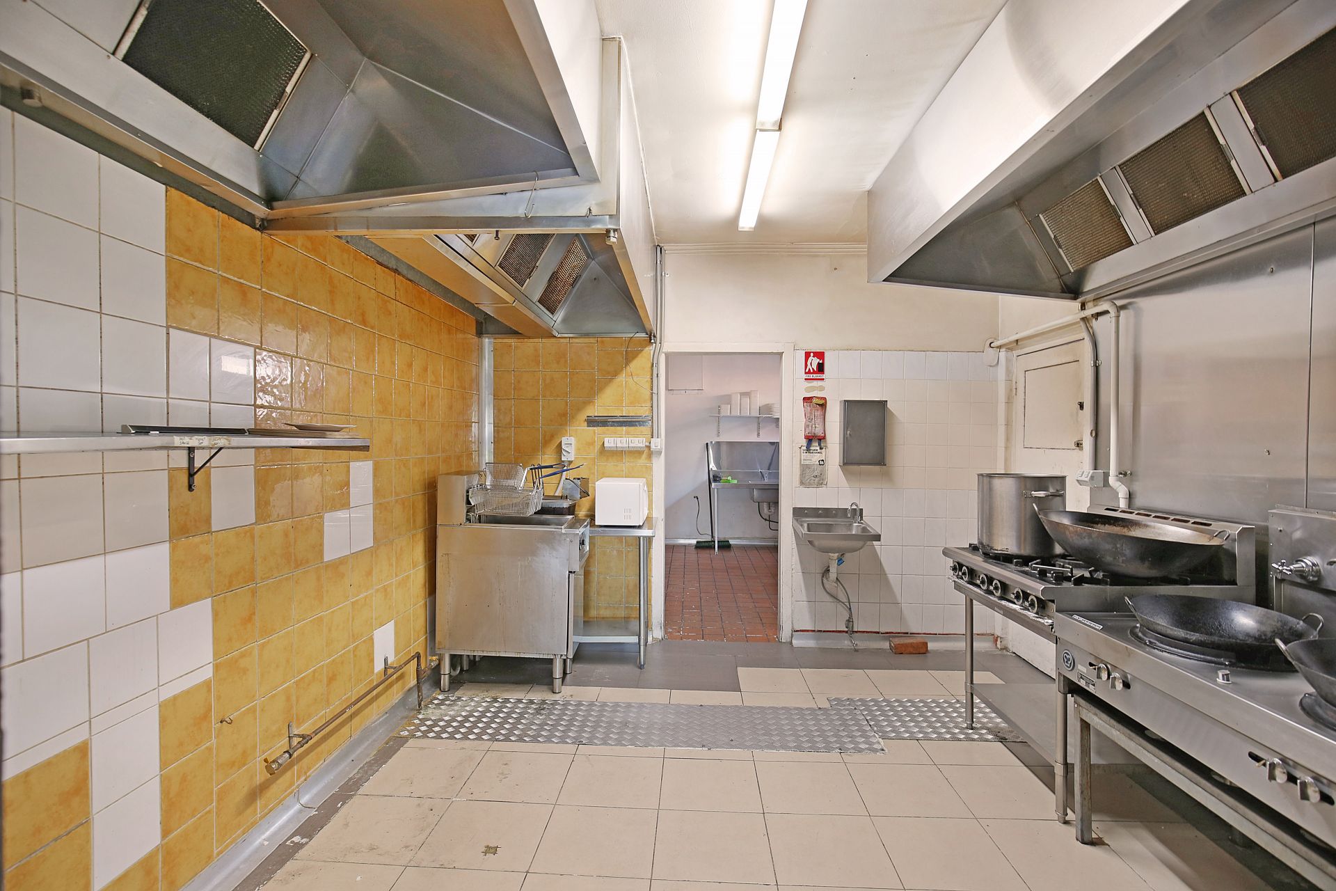 WELL PRICED AND POSITIONED SHOP