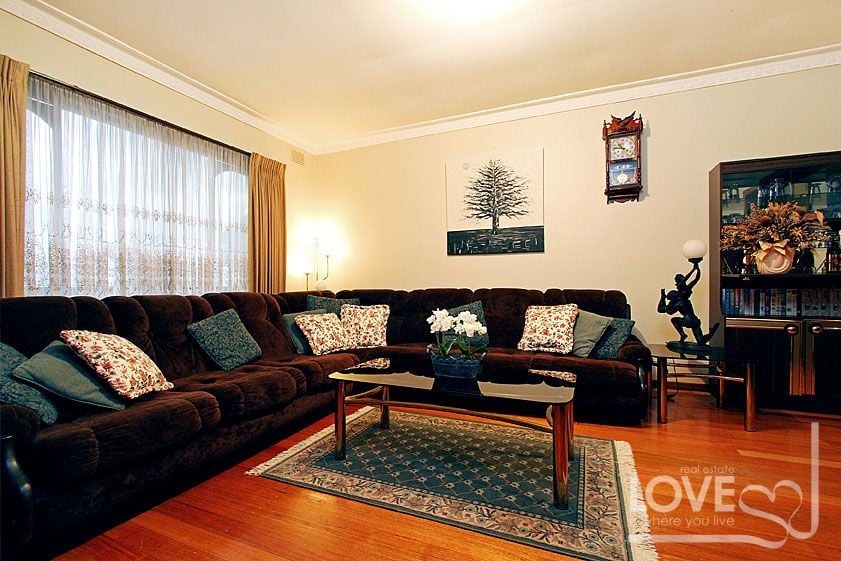 Generously Proportioned Living In A Sought After Location