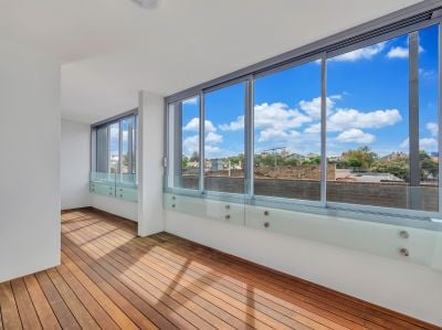STYLISH EXECUTIVE ONE BEDROOM RESIDENCE IN THE BUZZING HEART OF NEWTOWN