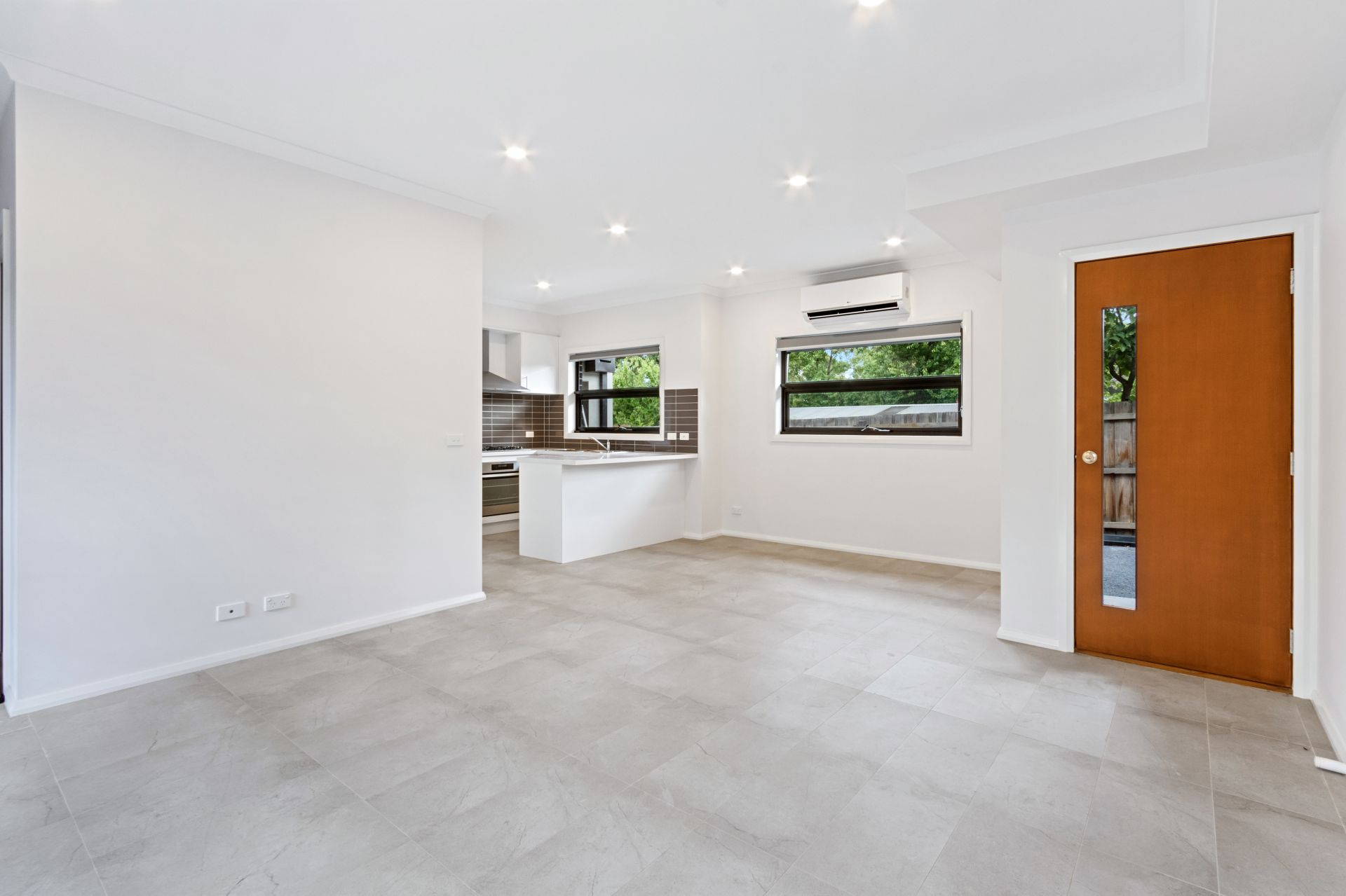 STYLISH, SOPHISTICATED, & CONVENIENTLY LOCATED!