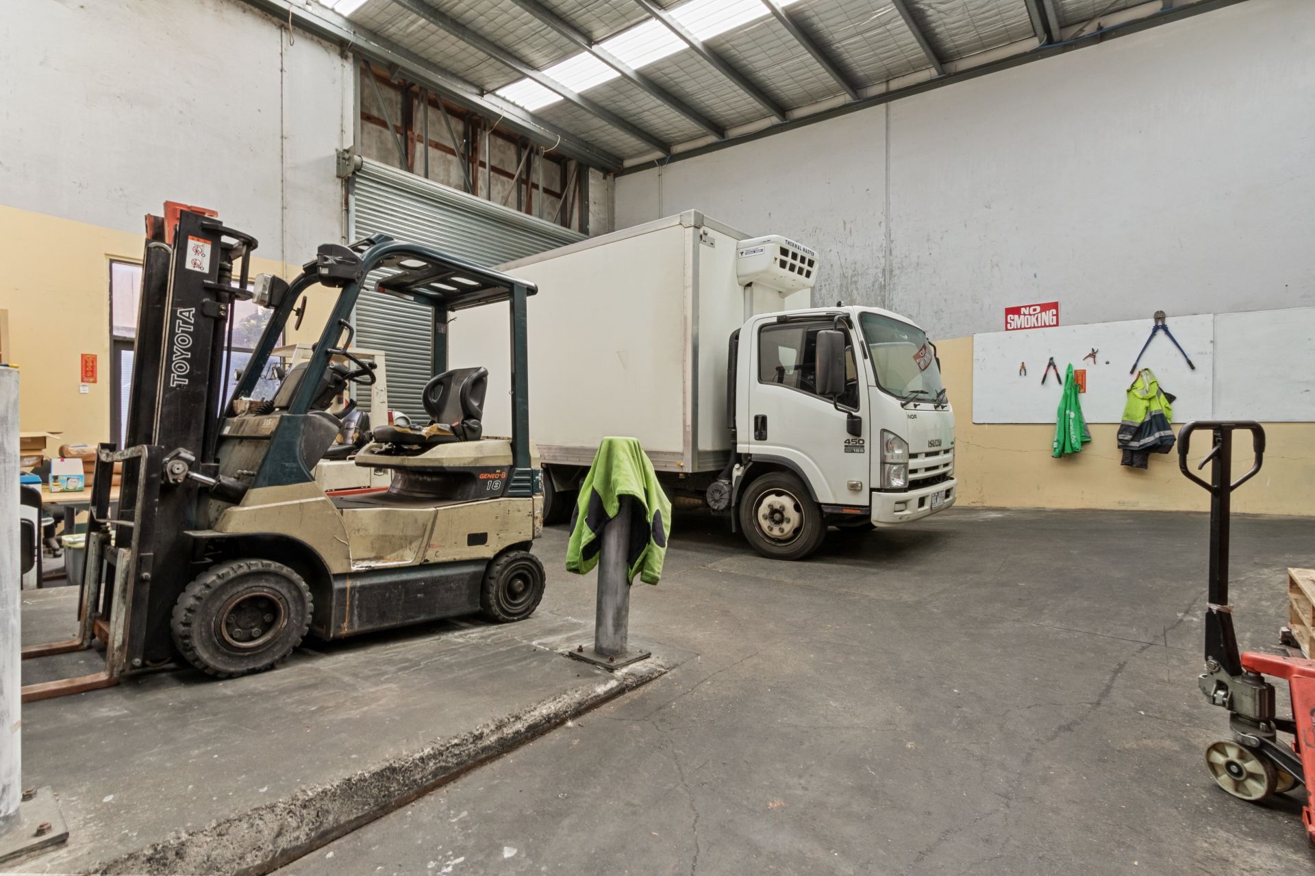 STREET FRONT WAREHOUSE IN THE HEART OF CAMPBELLFIELD