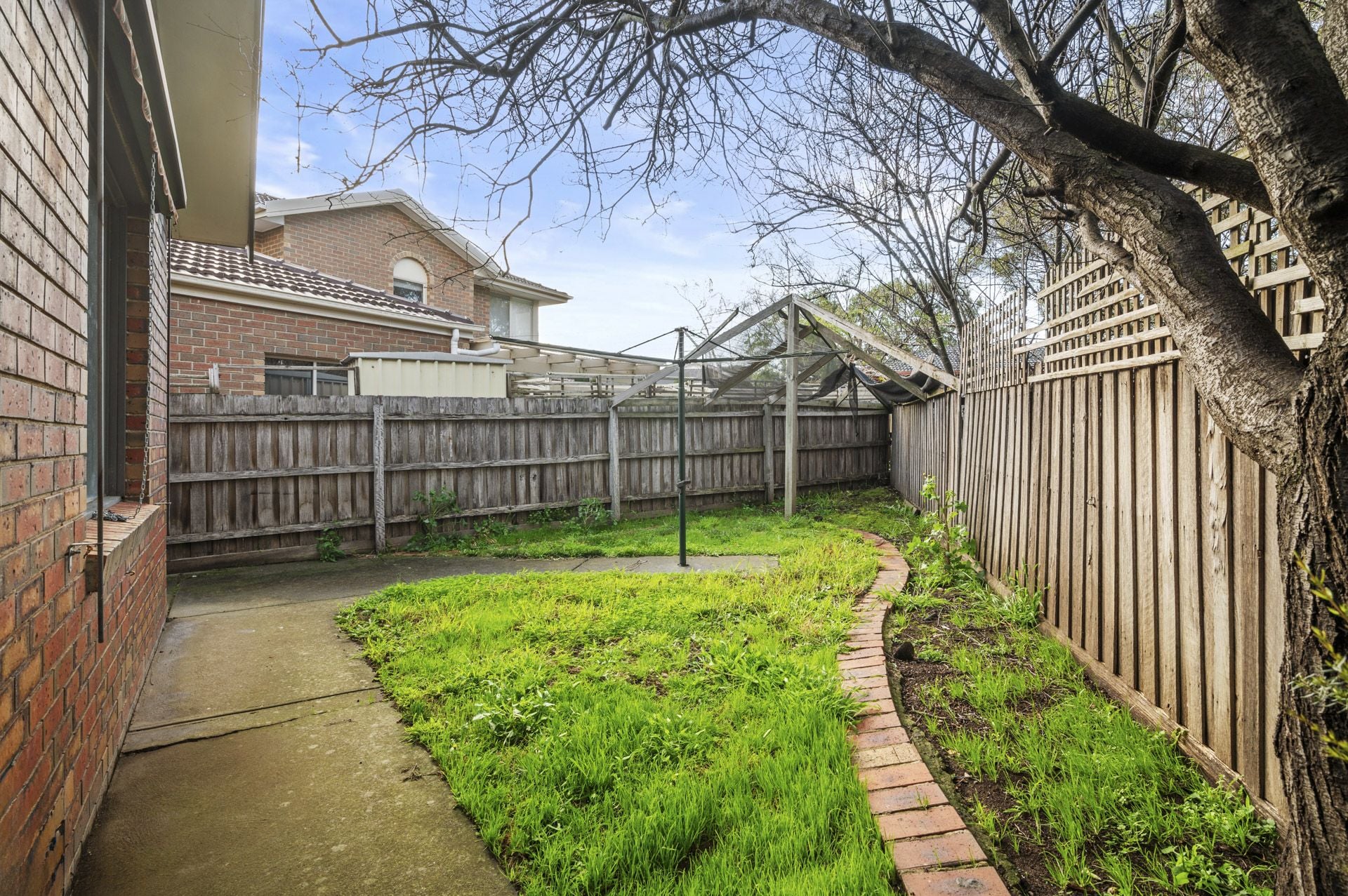 PERFECT FIRST HOME OR INVESTMENT - GREAT  LOCATION