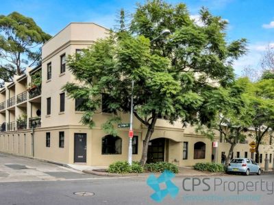 IMMACULATELY PRESENTED PARTITION STUDIO IN 'WOOLSHED' BUILDING WITH PARKING