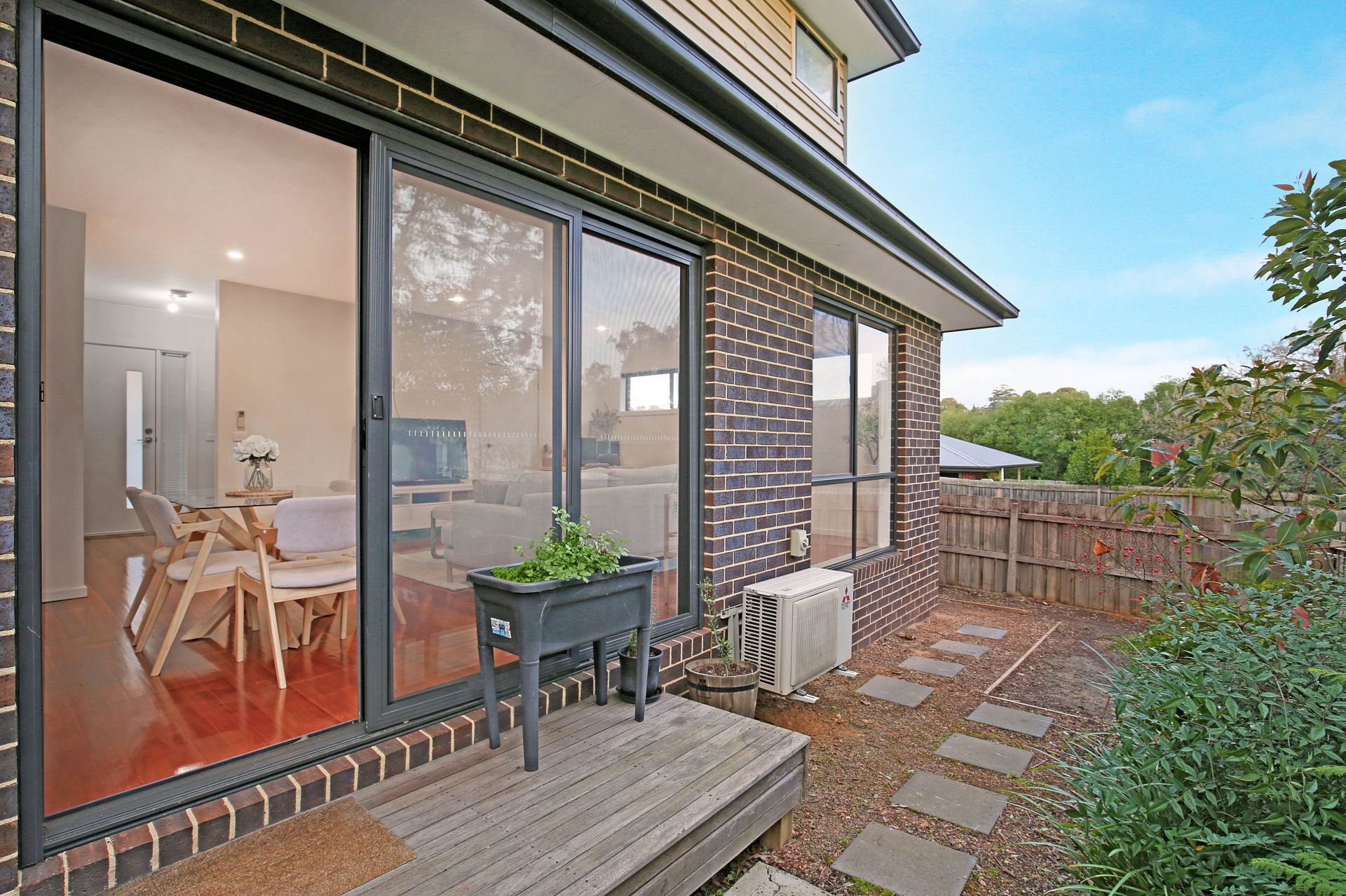 **Modern & Contemporary Living**